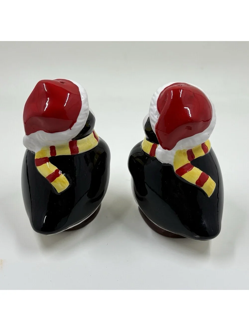 Christmas salt & pepper shakers penguins scarves & hats